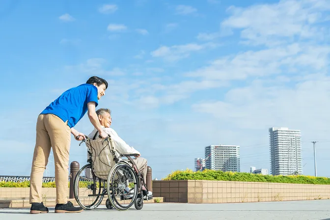 行政から住民までの多様な活用先を示すイメージ
